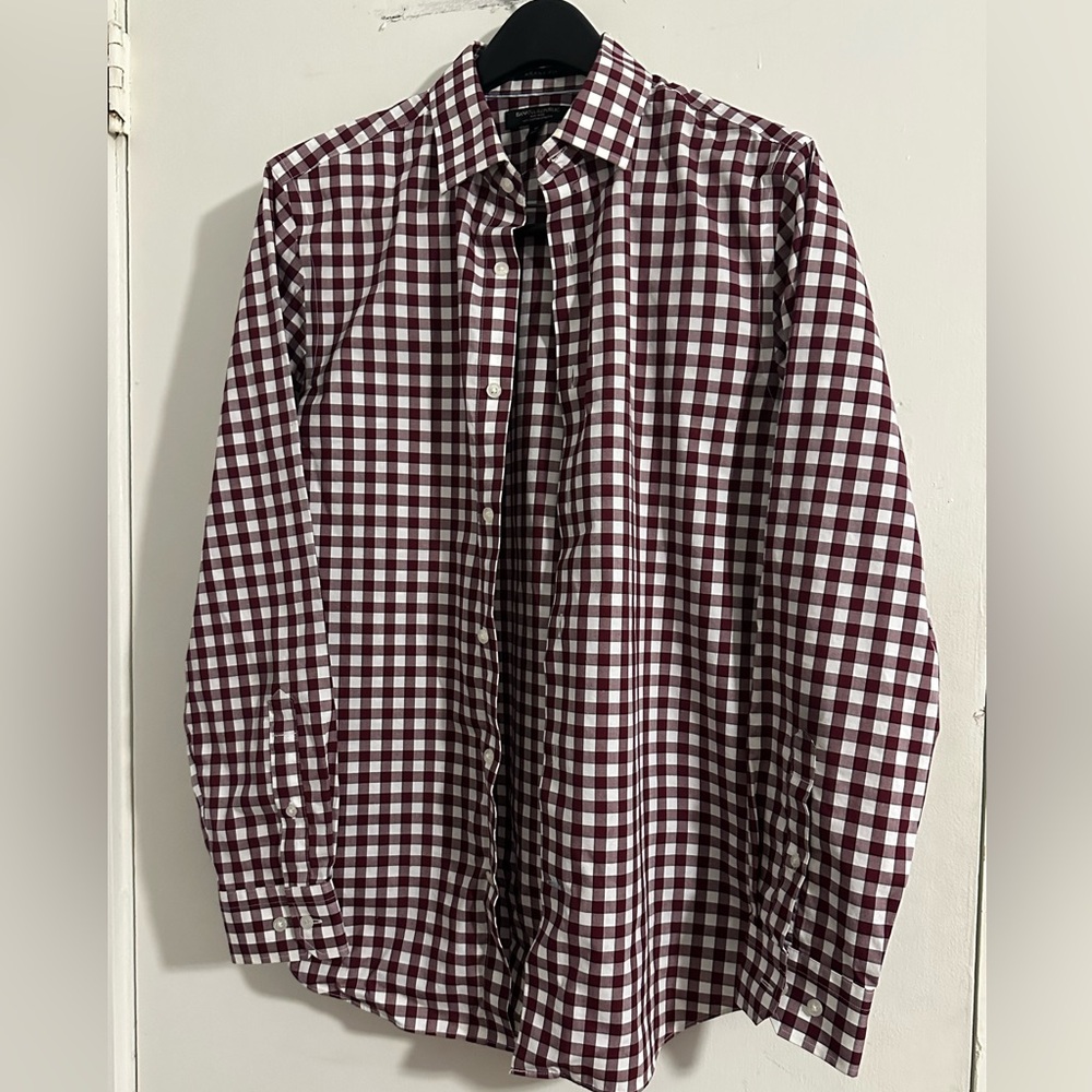 BANANA REPUBLIC Men’s Plaid Dress Shirt  
Size M